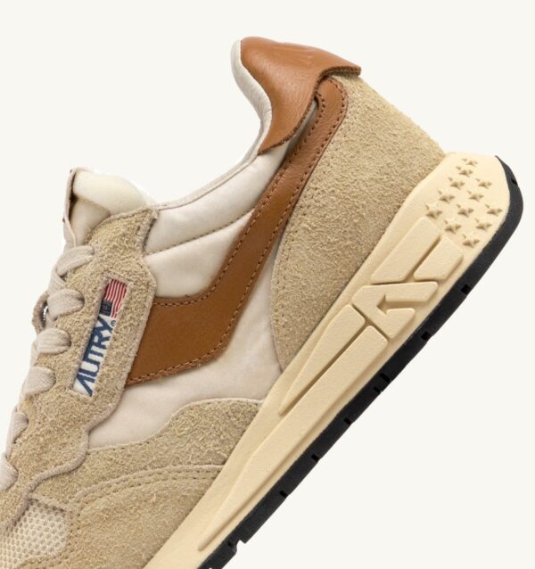 ⁦נעלי סניקרס בז' וחום | Autry Sneakers beige & brown⁩ – תמונה ⁦4⁩